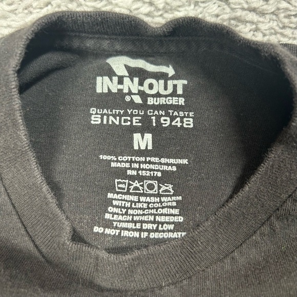 In-N-Out Burger Shirt Mens Medium 70th Anniversary Souvenir Tee Vladimir Kush - Picture 3 of 6